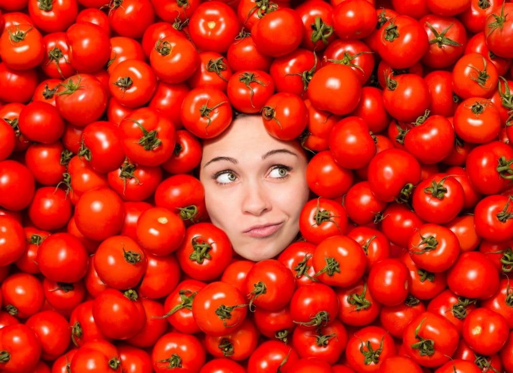 Tomato on Face Benefits, DIY Face Pack Recipe & Side Effects